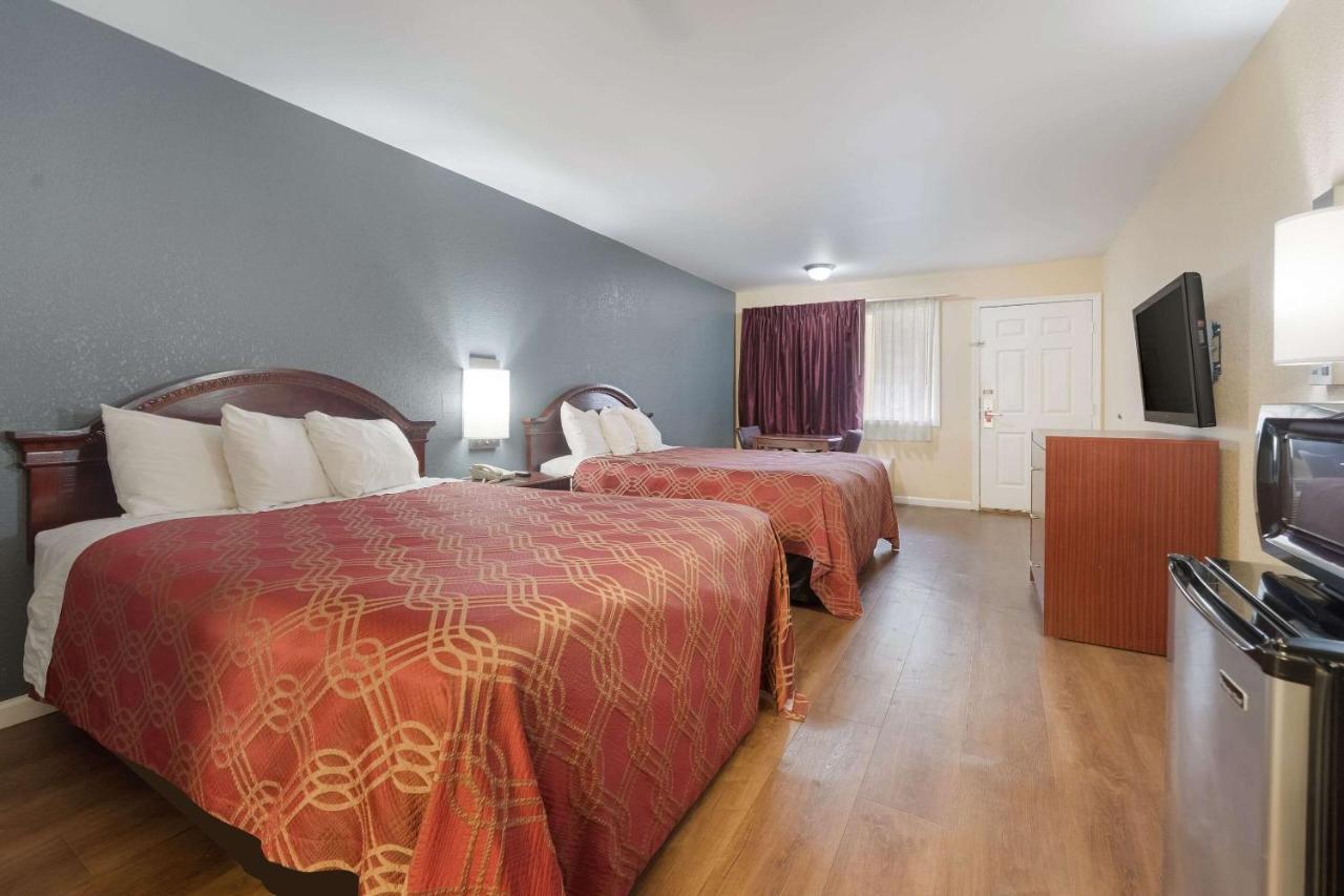 Econo Lodge Thomaston Eksteriør bilde