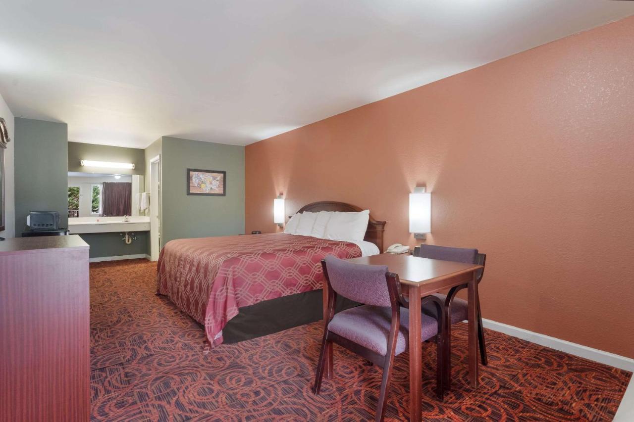 Econo Lodge Thomaston Eksteriør bilde