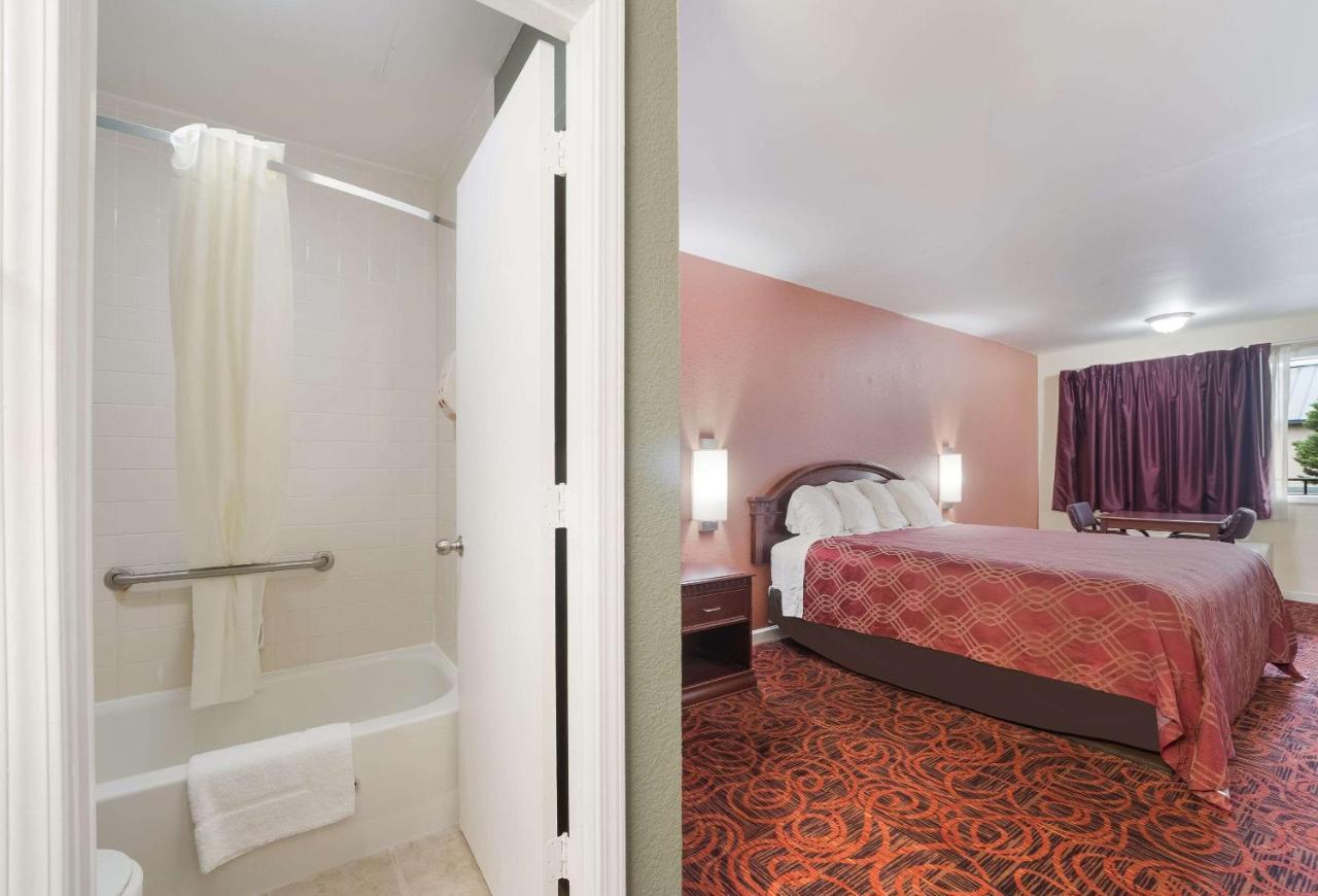 Econo Lodge Thomaston Eksteriør bilde