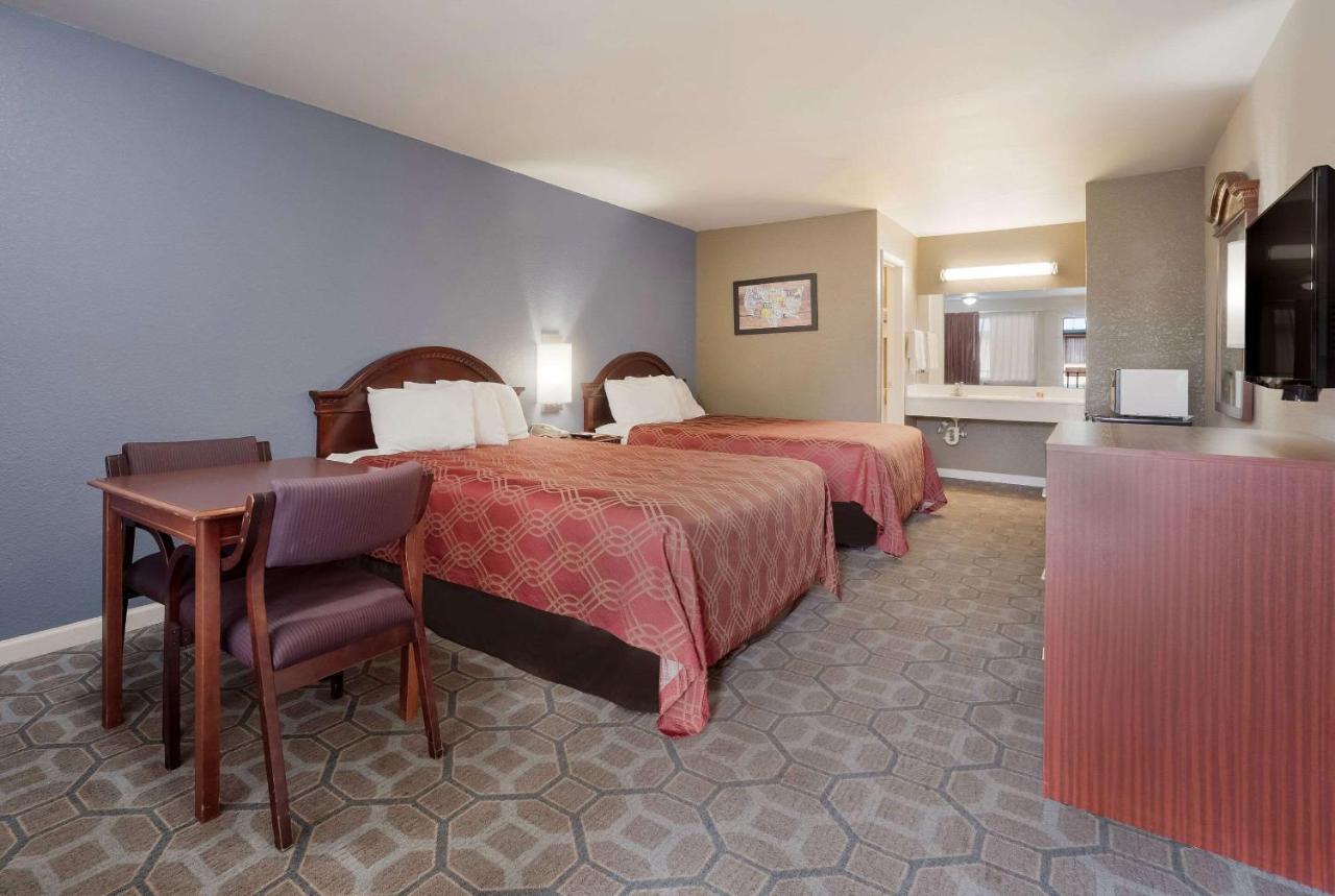 Econo Lodge Thomaston Eksteriør bilde