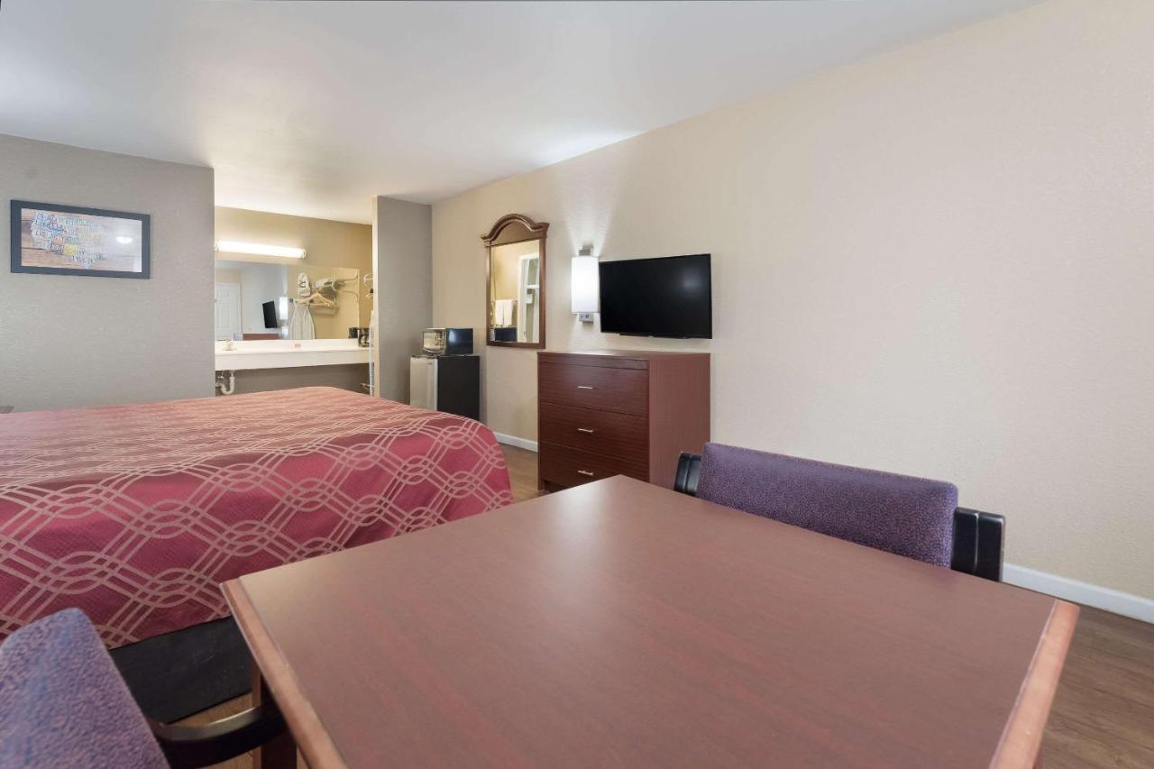 Econo Lodge Thomaston Eksteriør bilde