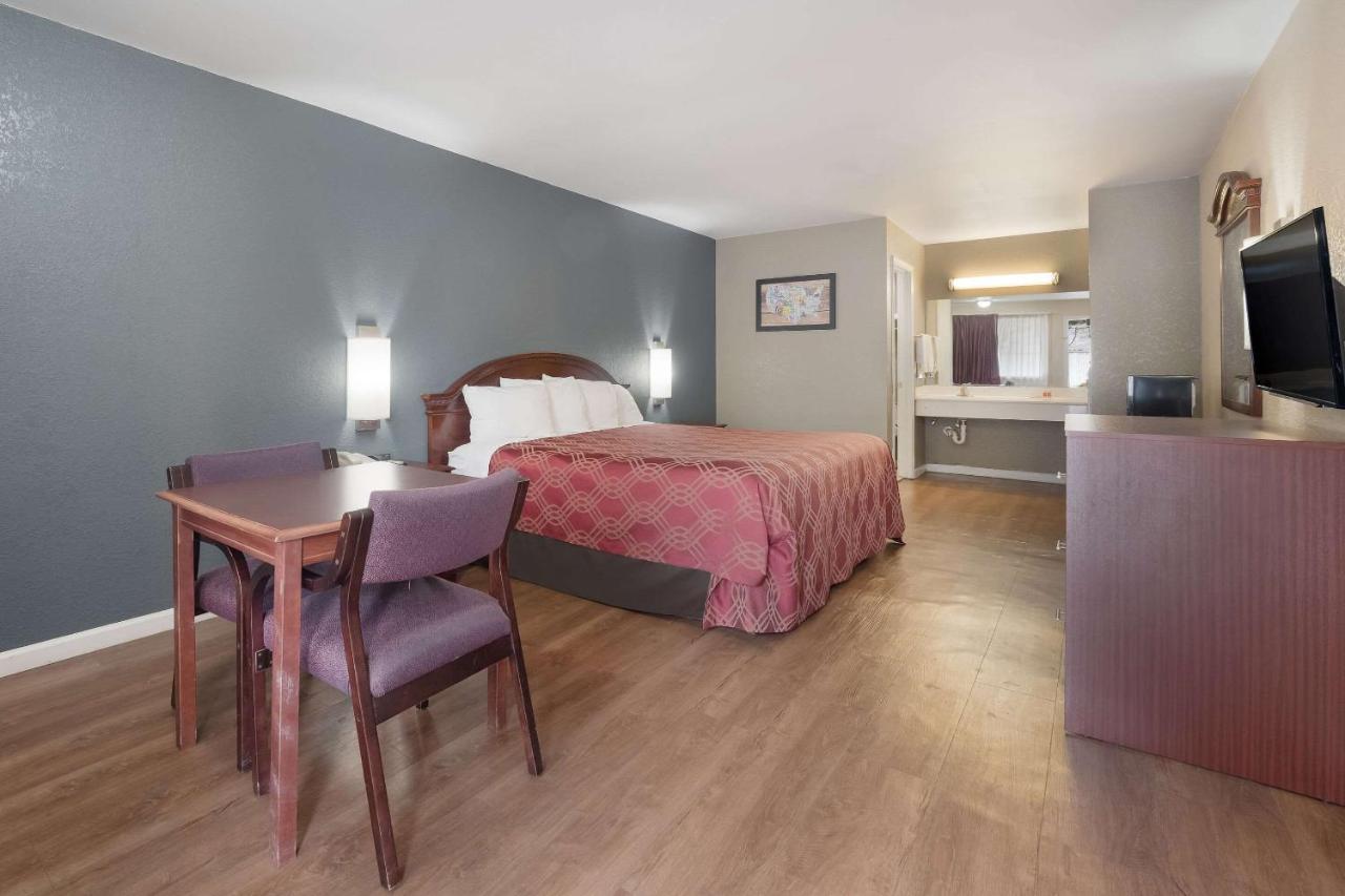 Econo Lodge Thomaston Eksteriør bilde