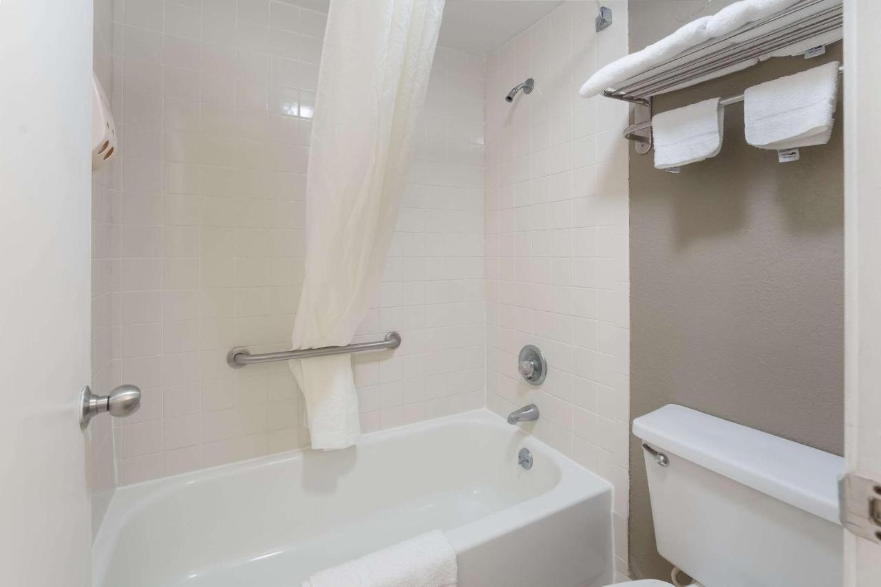 Econo Lodge Thomaston Eksteriør bilde