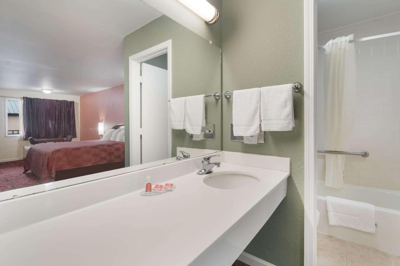 Econo Lodge Thomaston Eksteriør bilde