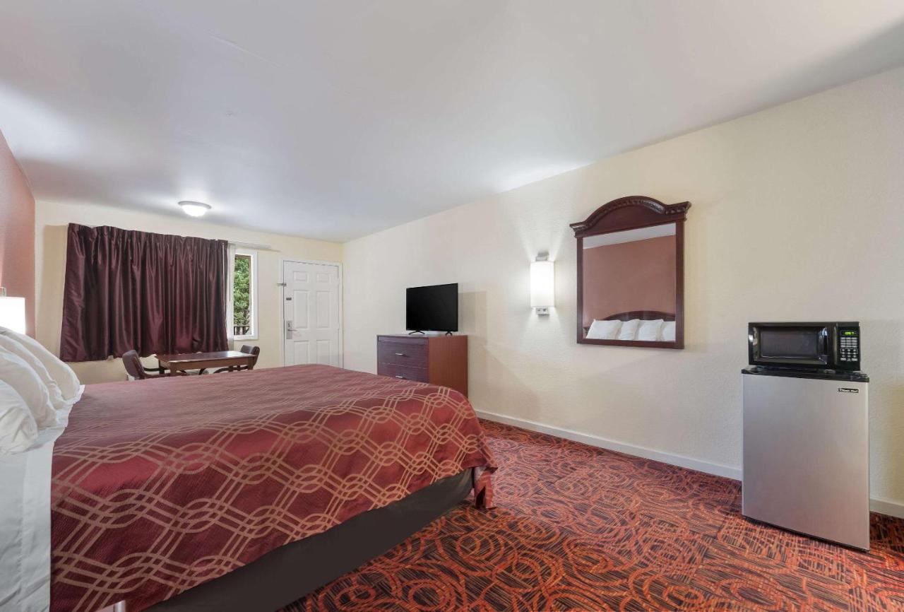 Econo Lodge Thomaston Eksteriør bilde